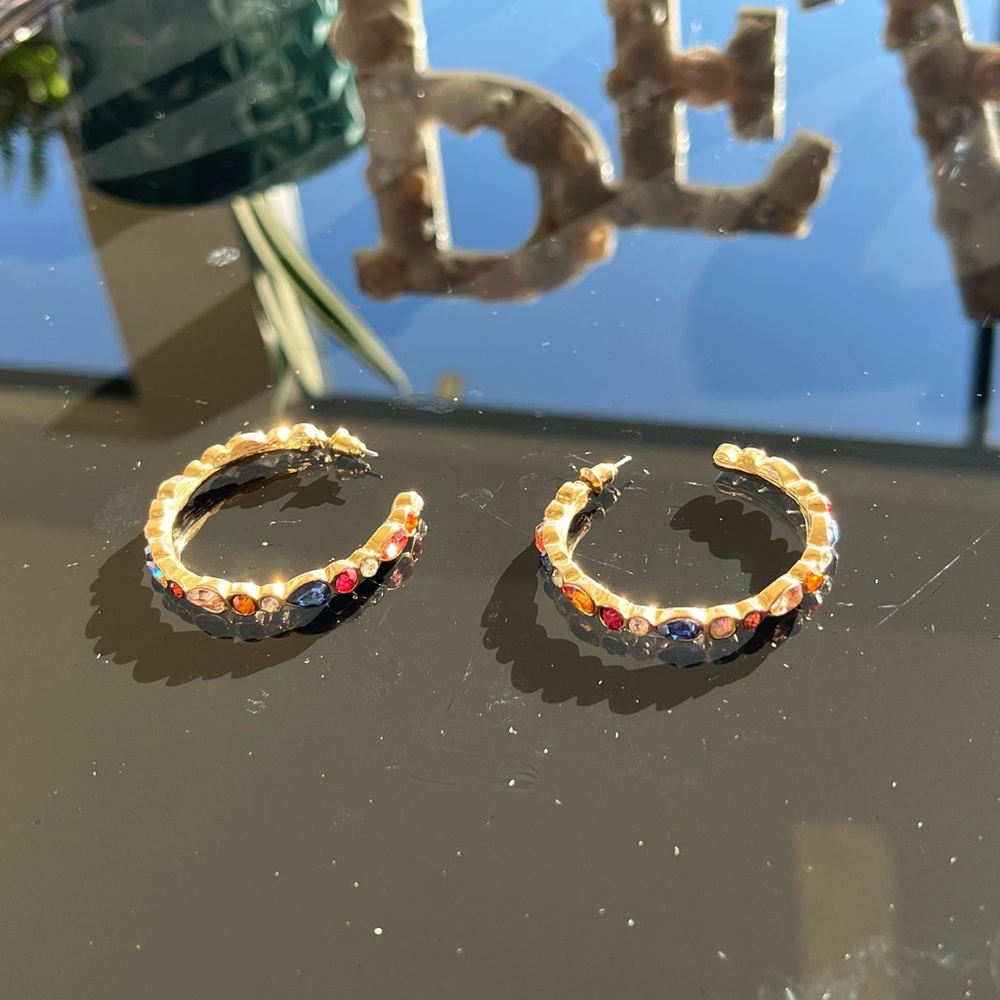 Beautiful Semi-Hoop Earrings - Picture 1 of 3